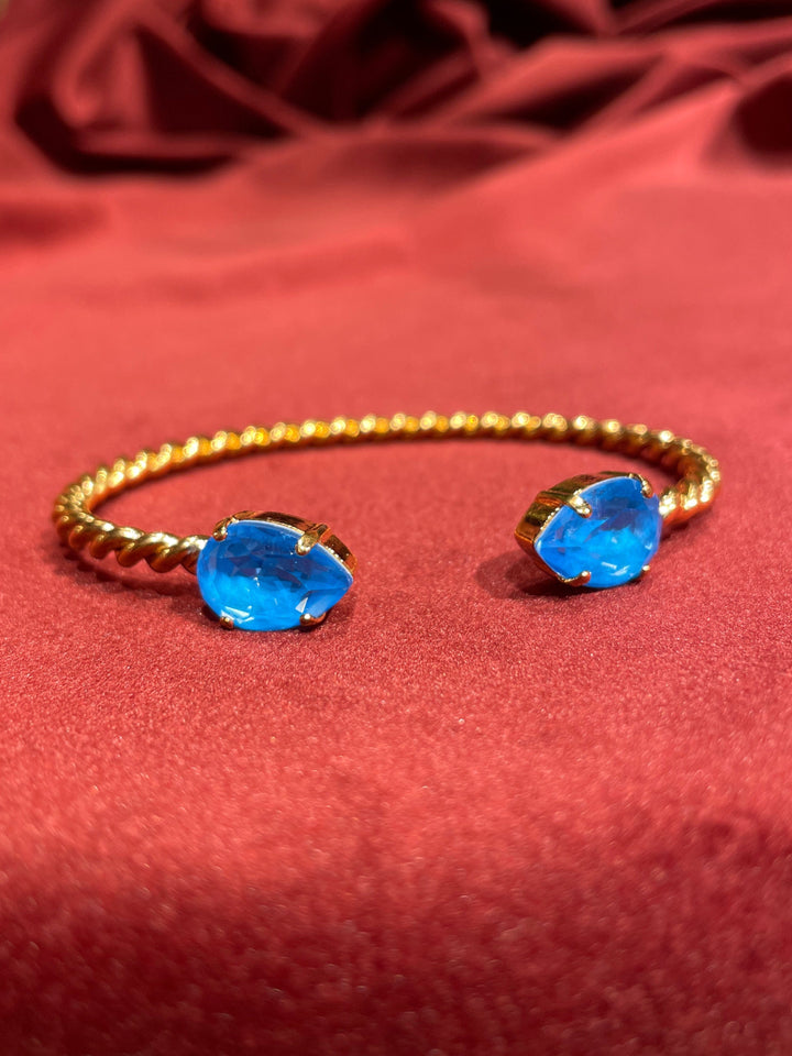 Caroline Svedbom armbånd Mini drop bracelet  - electric blue delite