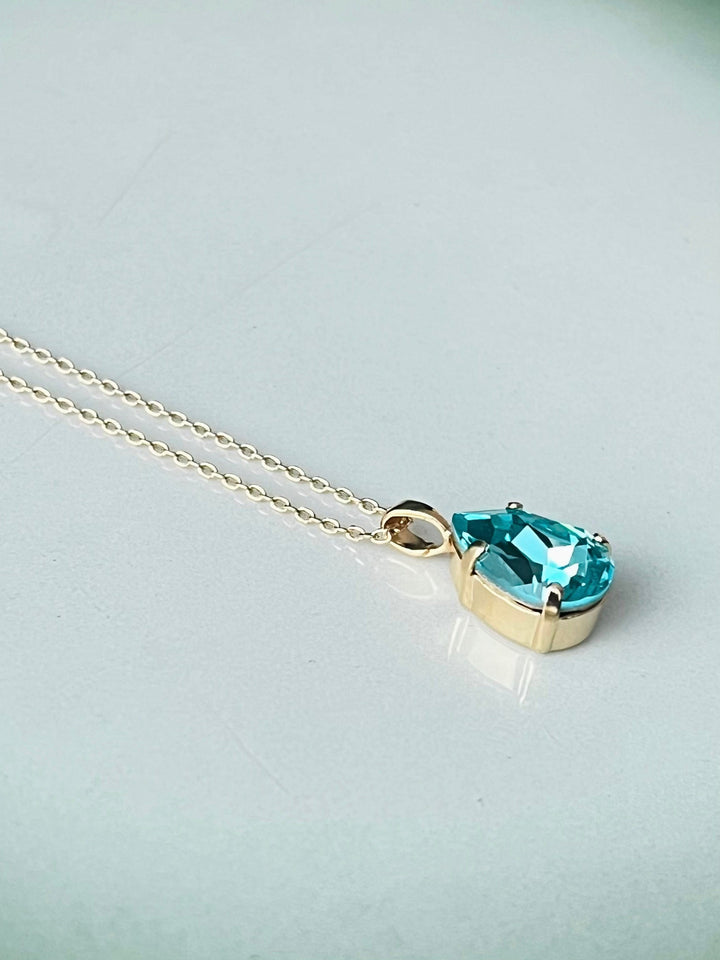 Caroline Svedbom halskjeder Mini drop necklace - light turquoise