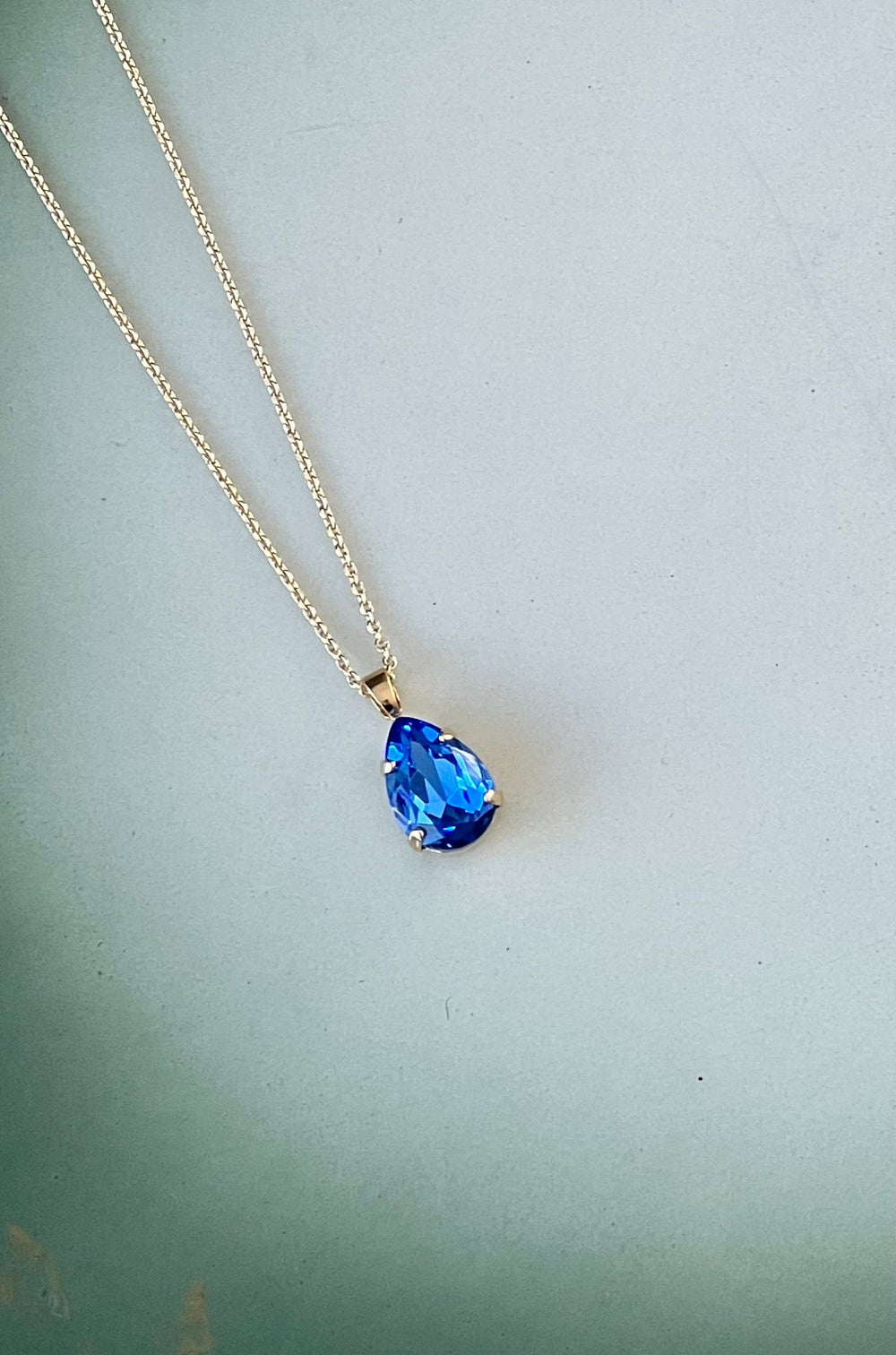 Caroline Svedbom halskjeder Mini drop necklace - sapphire