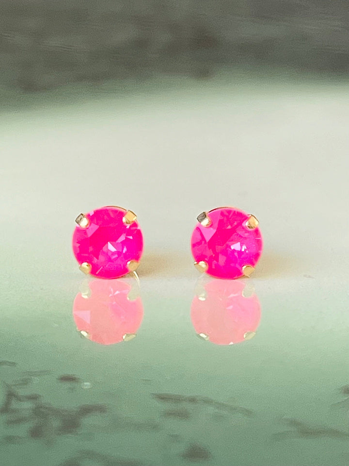 Caroline Svedbom øredobber Classic stud earrings - electric pink delite