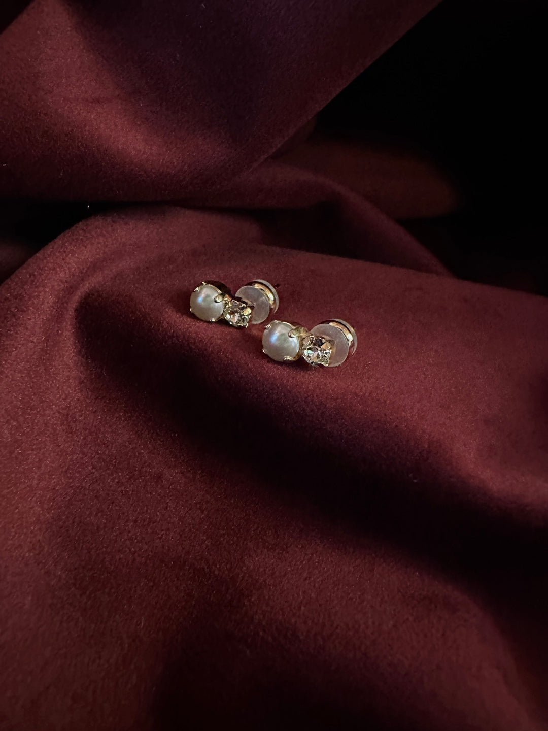 Caroline Svedbom øredobber Love pearl earring - pearl/crystal