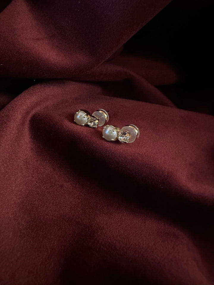 Caroline Svedbom øredobber Love pearl earring - pearl/crystal