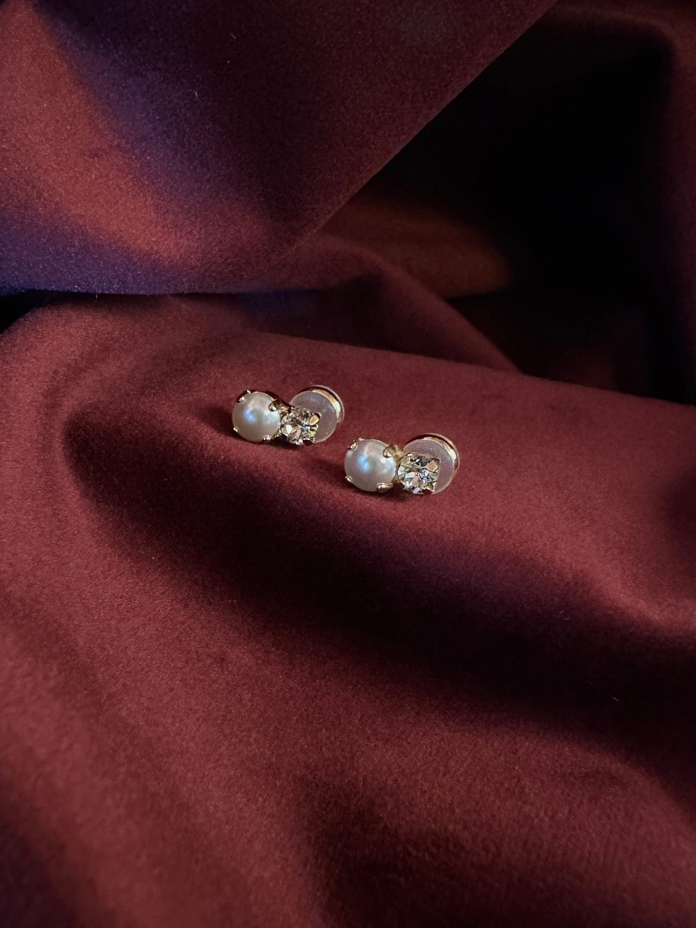 Caroline Svedbom øredobber Love pearl earring - pearl/crystal