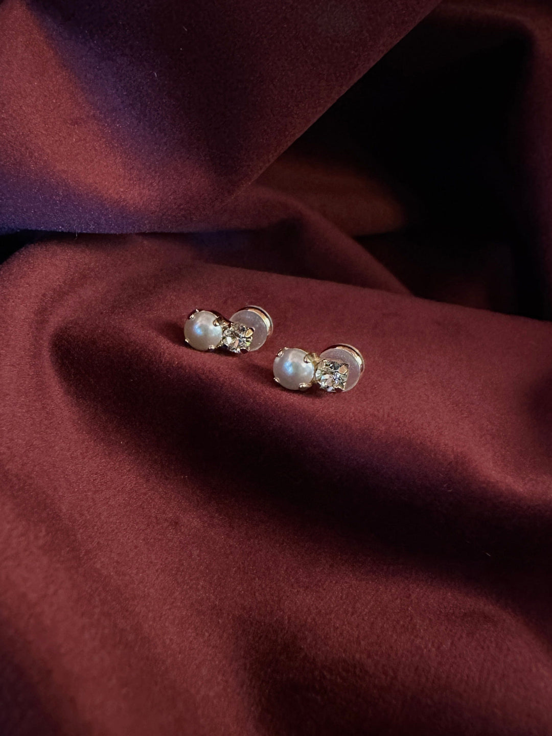 Caroline Svedbom øredobber Love pearl earring - pearl/crystal