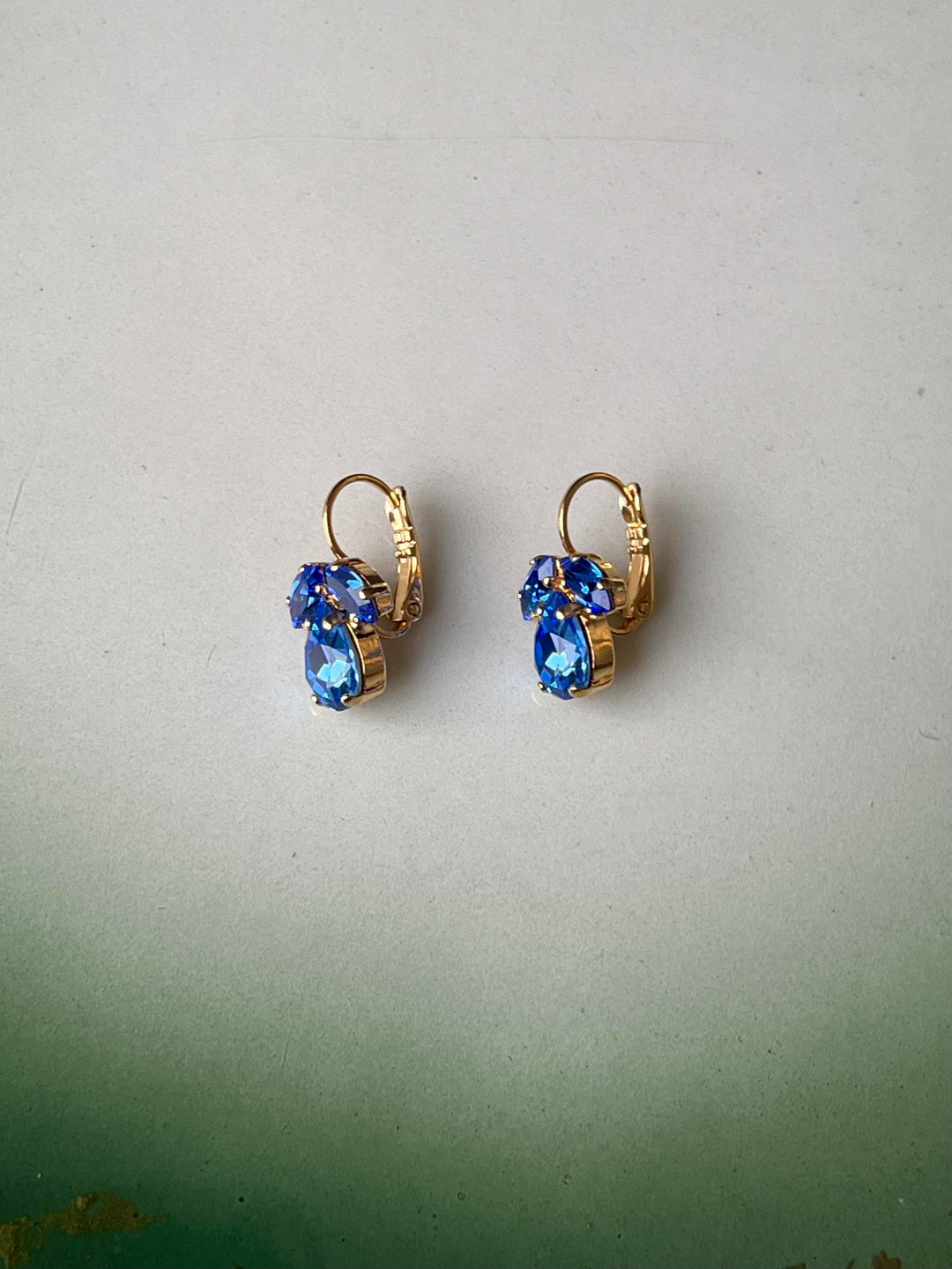 Caroline Svedbom øredobber Petite Timo earrings - lapis/sapphire