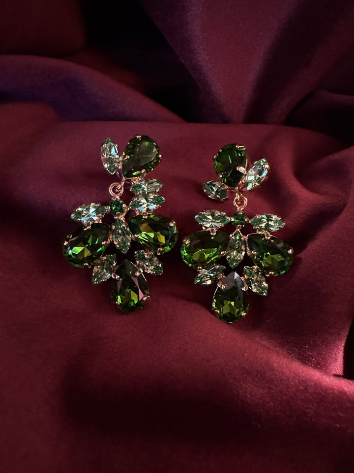 Caroline Svedbom øredobber Selene earrings - peridot/fern green