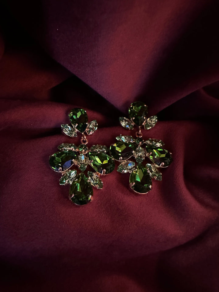 Caroline Svedbom øredobber Selene earrings - peridot/fern green