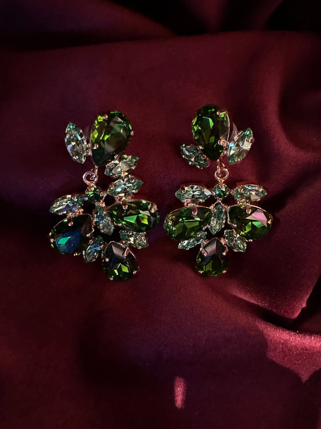 Caroline Svedbom øredobber Selene earrings - peridot/fern green