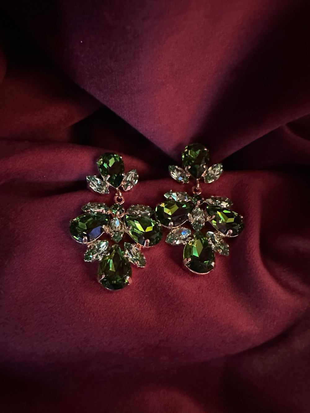 Caroline Svedbom øredobber Selene earrings - peridot/fern green