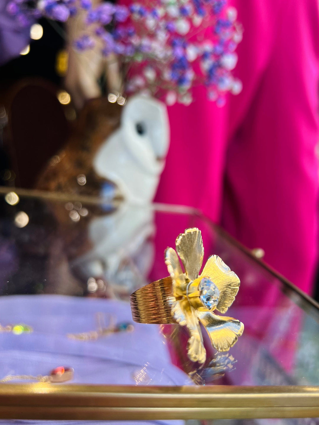 Caroline Svedbom ringer Anemone ring