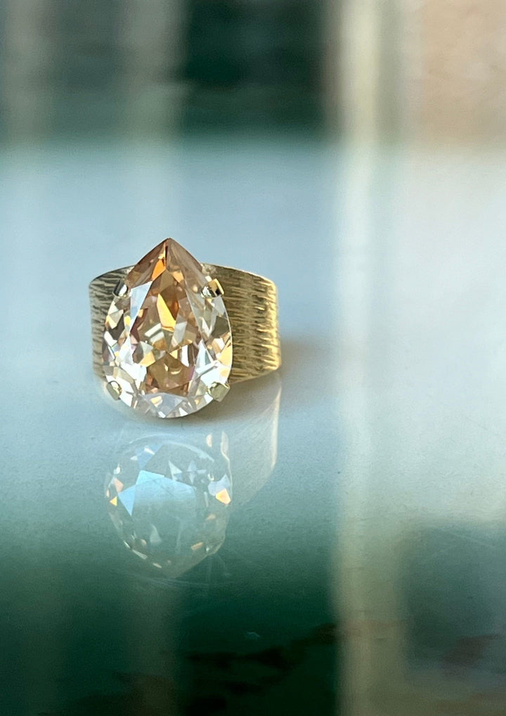 Caroline Svedbom ringer Classic drop ring - golden shadow