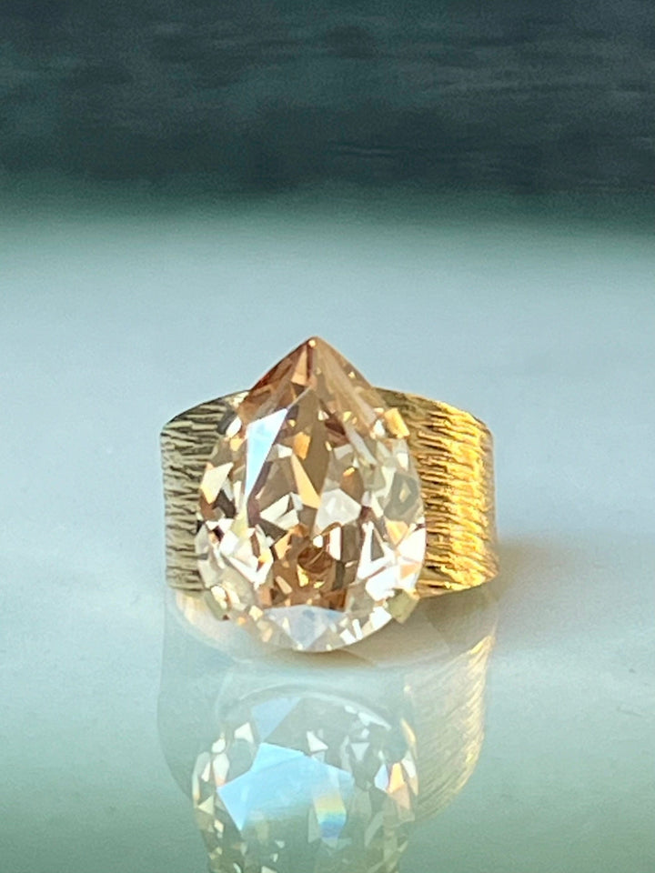 Caroline Svedbom ringer Classic drop ring - golden shadow