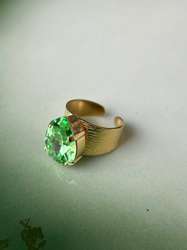 Caroline Svedbom ringer Classic drop ring - peridot
