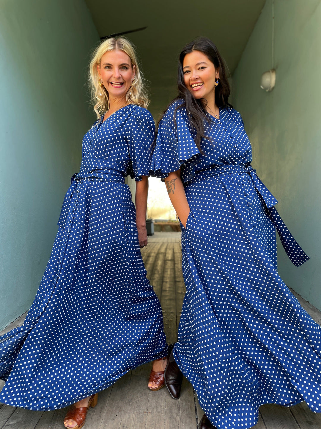 Dianas Vintage kjoler Monika dress - lang kjole - dots blue