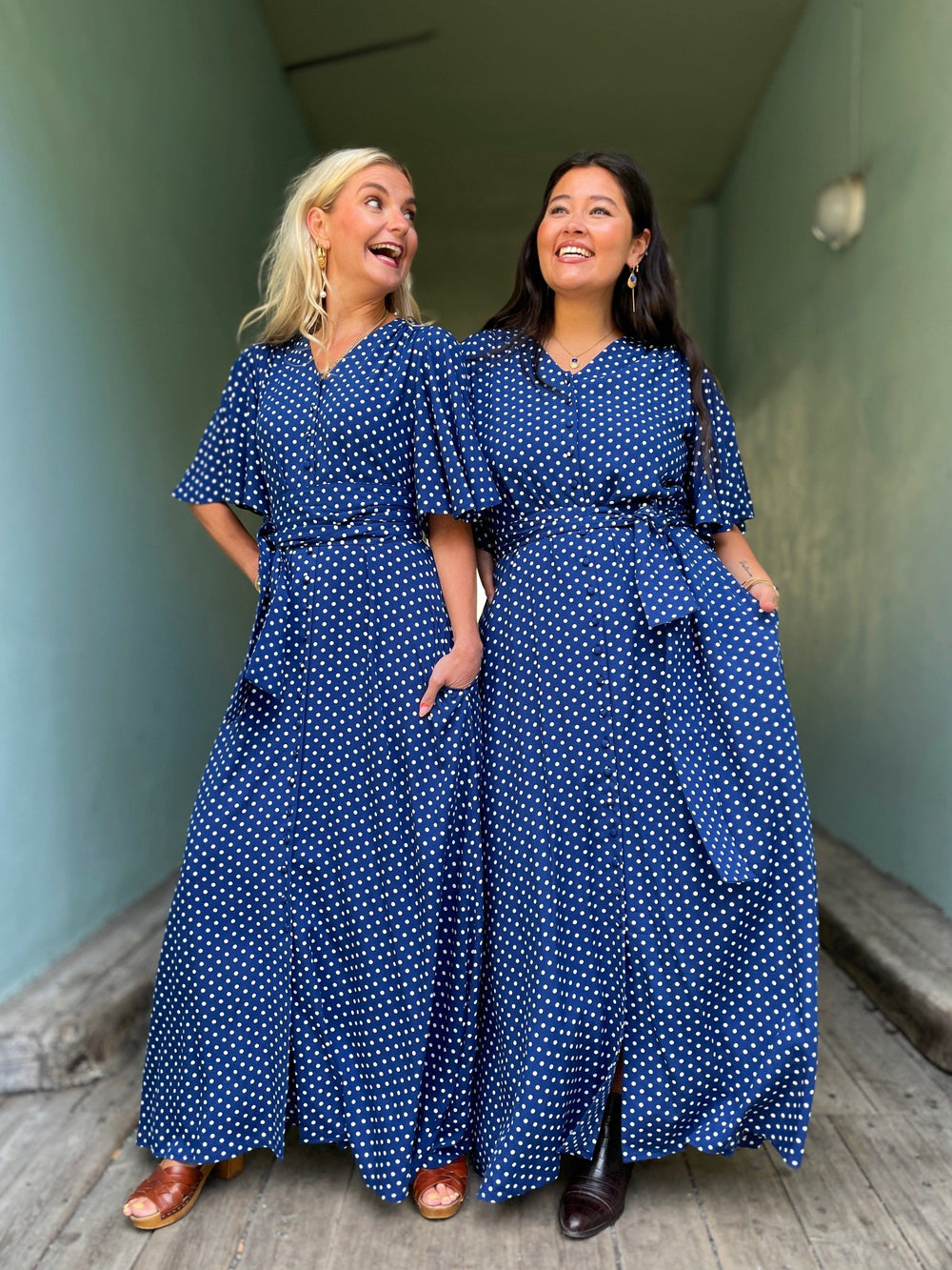 Dianas Vintage kjoler Monika dress - lang kjole - dots blue