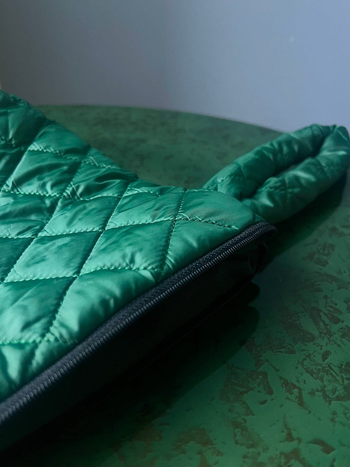 Dianas Vintage Toalettmape Toalettmappe av restestoff - quilt grønn