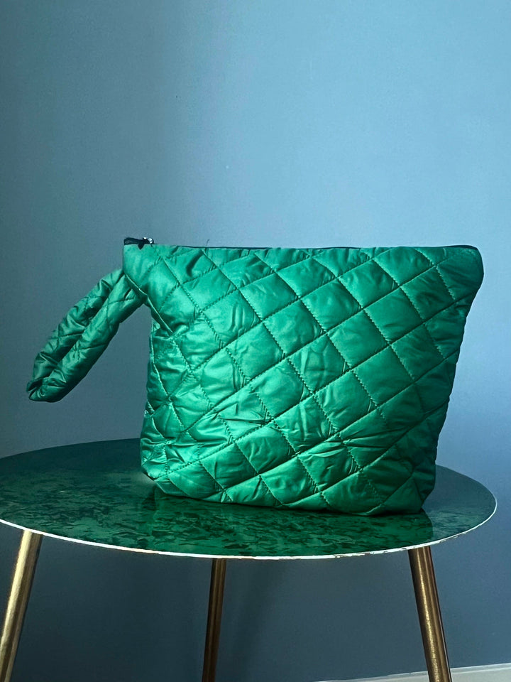 Dianas Vintage Toalettmape Toalettmappe av restestoff - quilt grønn