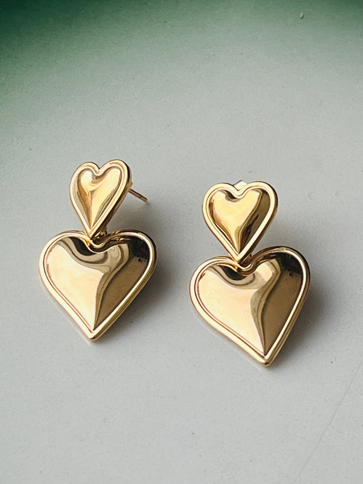 Frøken Dianas salonger øredobber Øredobber - blanke hjerter - gull