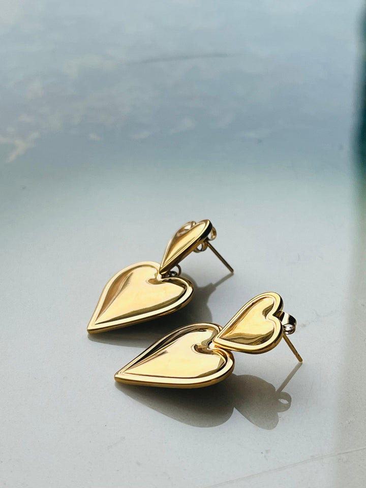 Frøken Dianas salonger øredobber Øredobber - blanke hjerter - gull