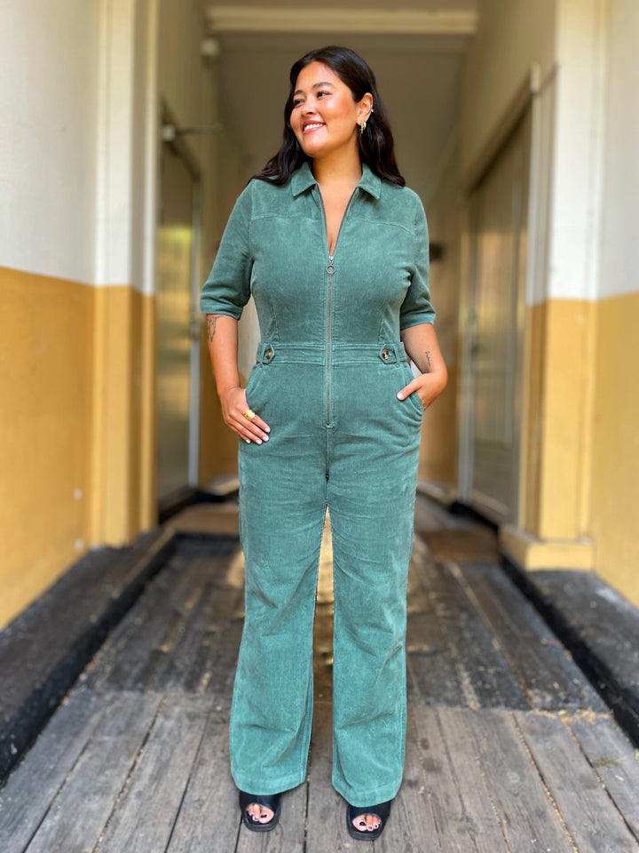 King Louie buksedresser Garbo Flare Corduroy buksedress - matchagrønn