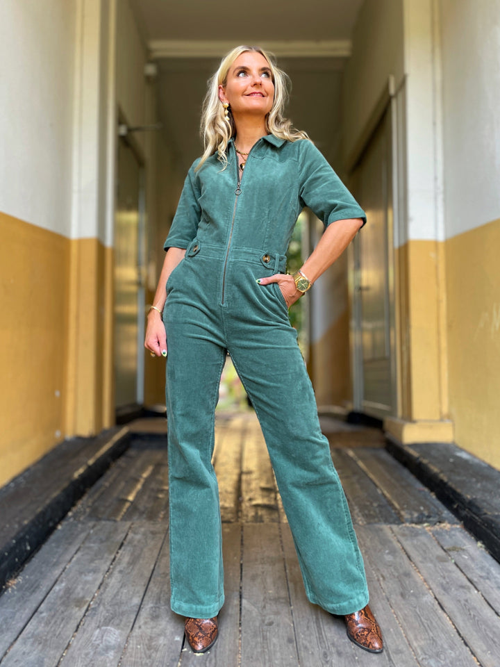 King Louie buksedresser Garbo Flare Corduroy buksedress - matchagrønn