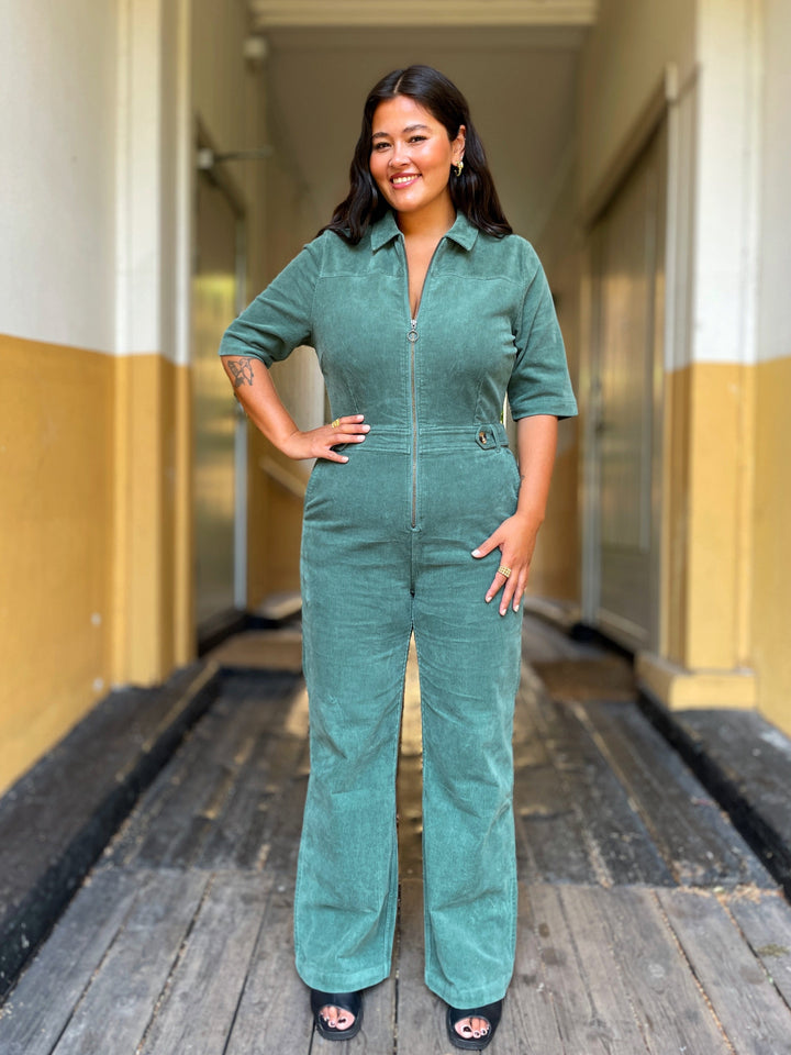 King Louie buksedresser Garbo Flare Corduroy buksedress - matchagrønn