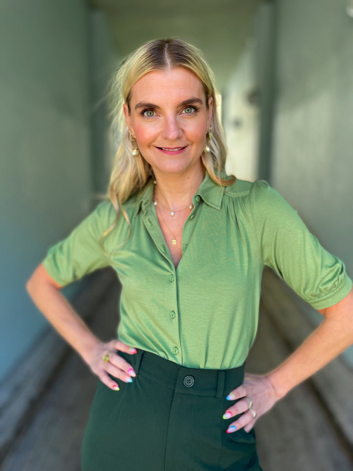 King Louie Topper Carina ecovero light bluse - kort arm- shade green