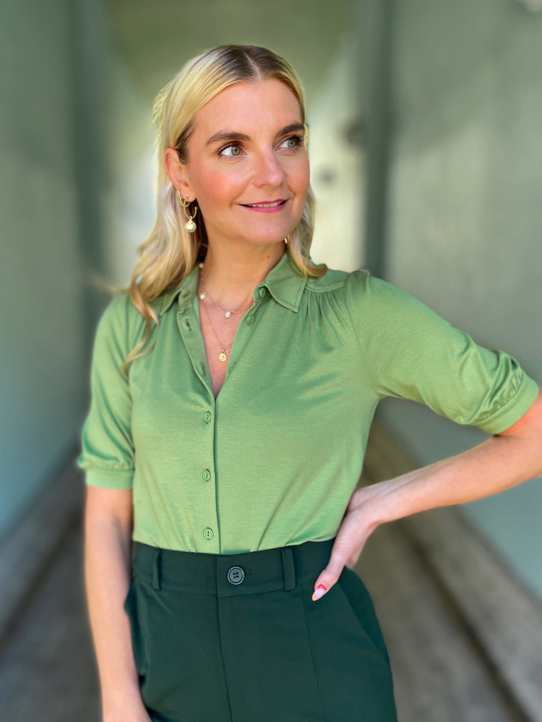 King Louie Topper Carina ecovero light bluse - kort arm- shade green