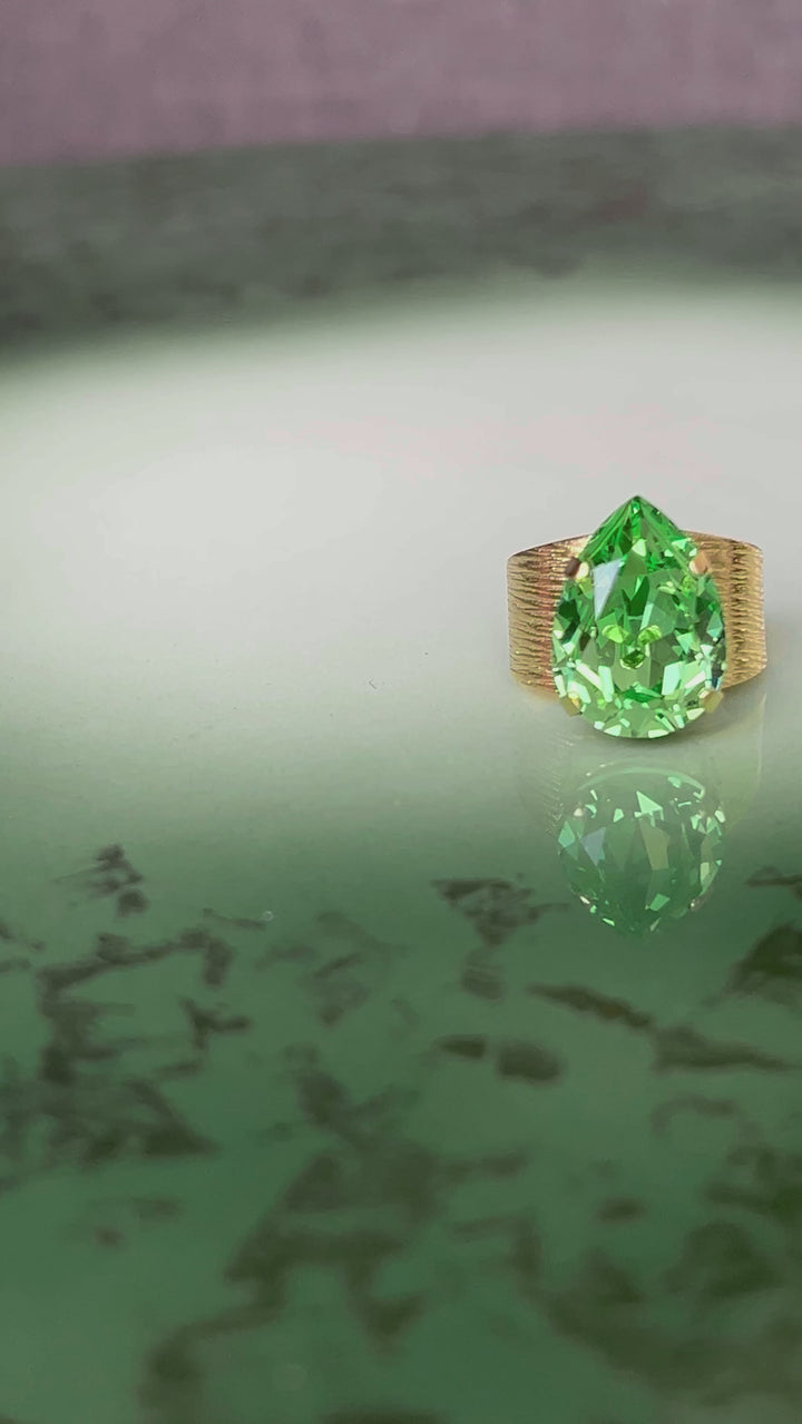 Classic drop ring - peridot