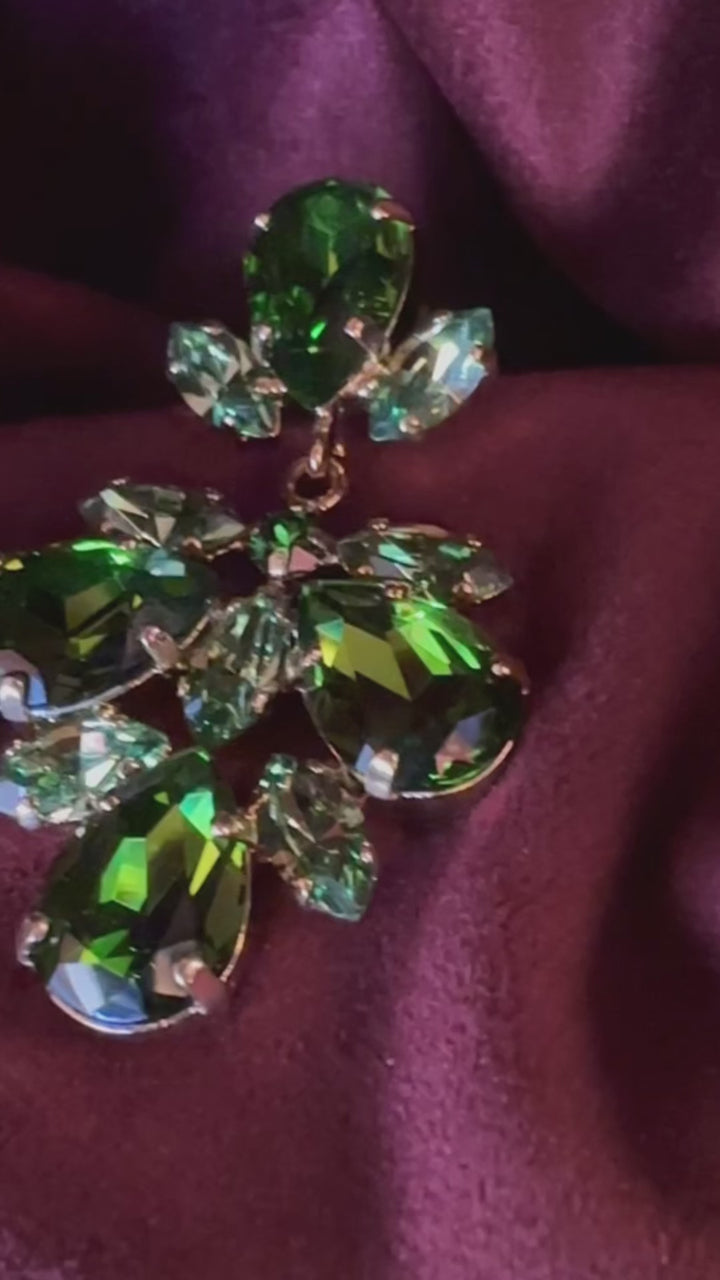 Selene earrings - peridot/fern green