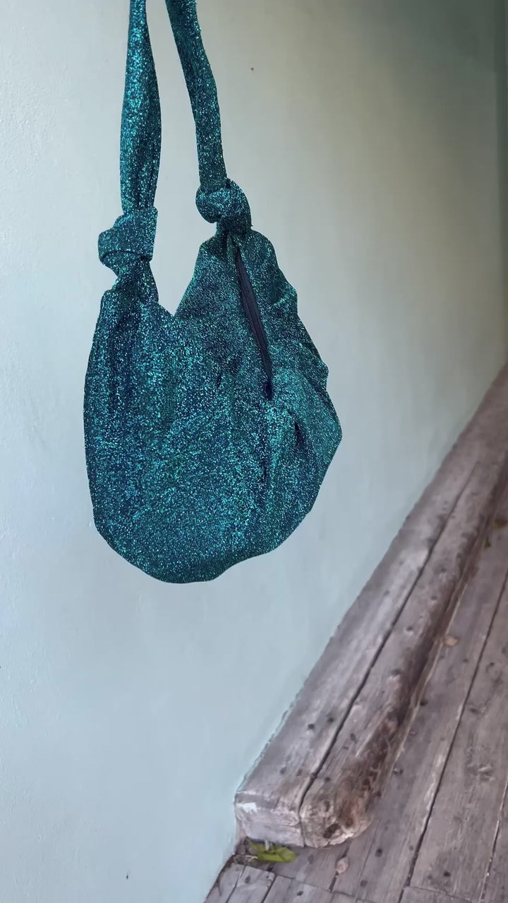 Veske av restestoff - turkis lurex