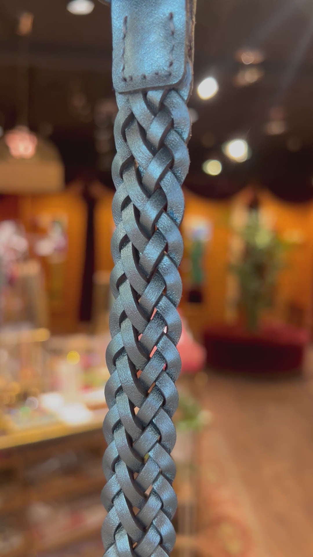 Flettet skinnbelte glitter - cameo green