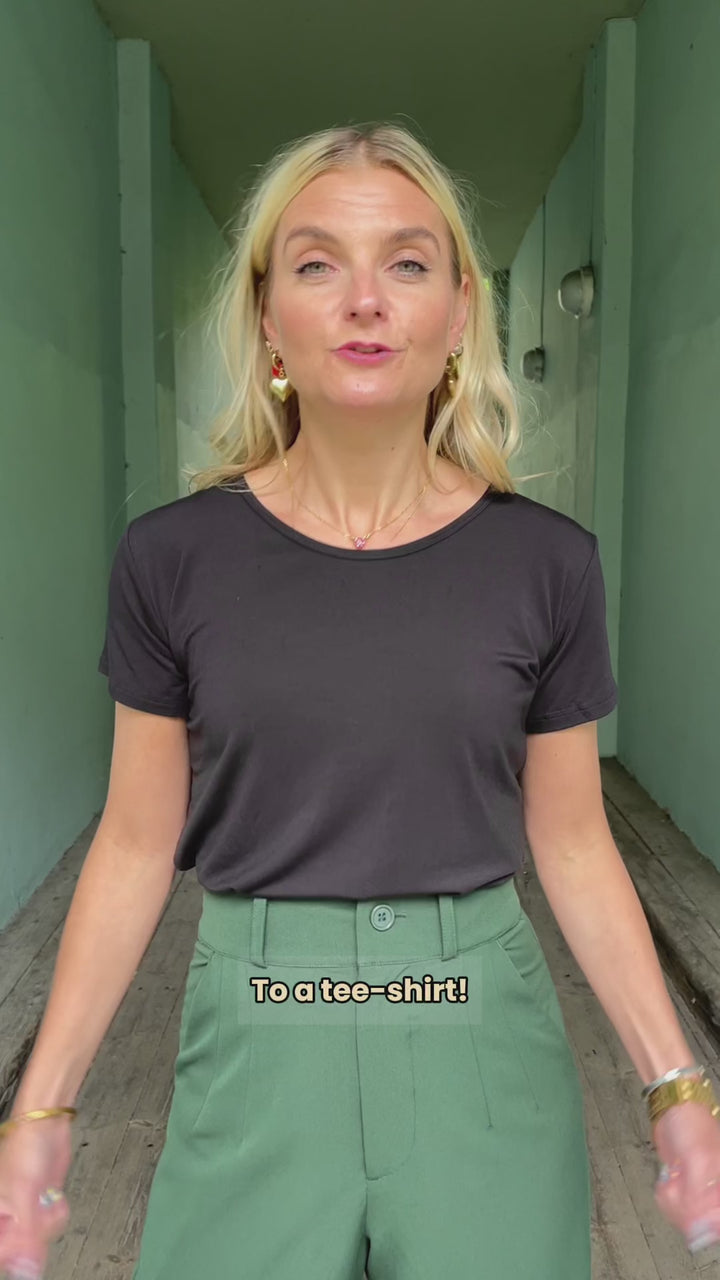 To a tee-shirt tencel - svart