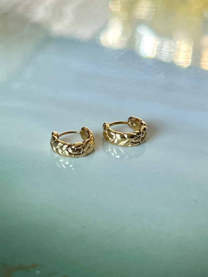 Frøken Dianas Salonger Braided Hoops ørering flettet design rustfritt stål gullforgylt