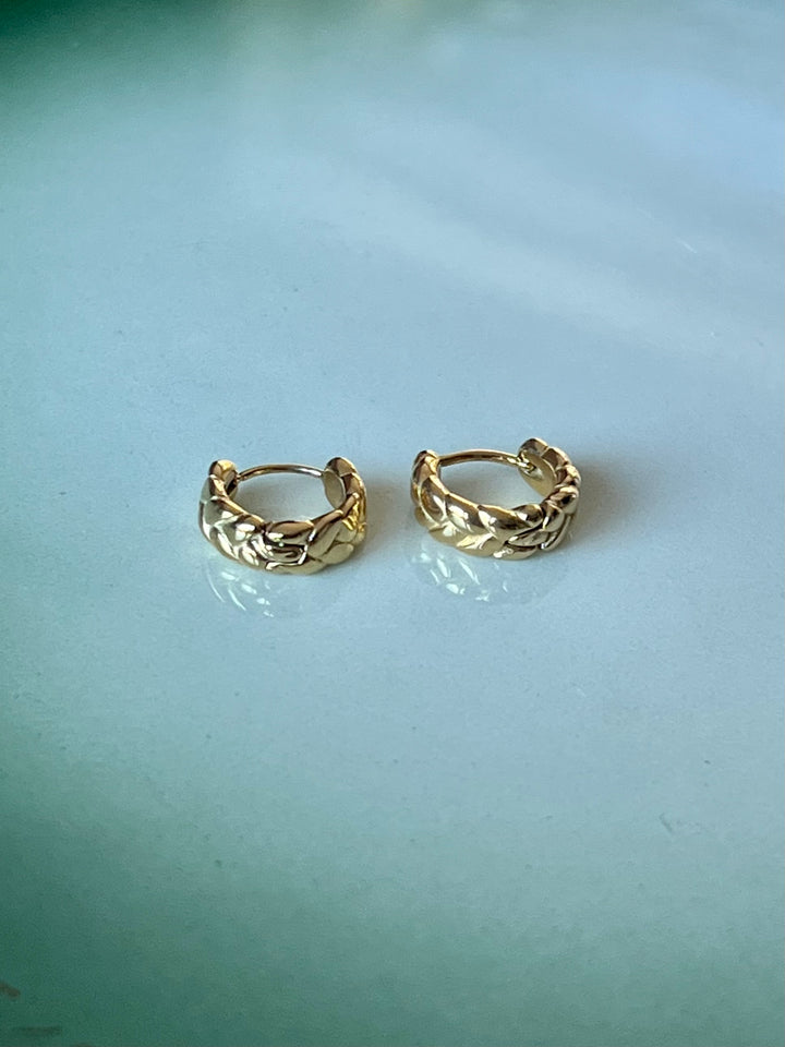 Frøken Dianas Salonger Braided Hoops ørering flettet design rustfritt stål gullforgylt