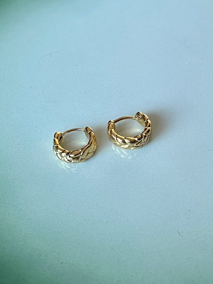 Frøken Dianas Salonger Braided Hoops ørering flettet design rustfritt stål gullforgylt