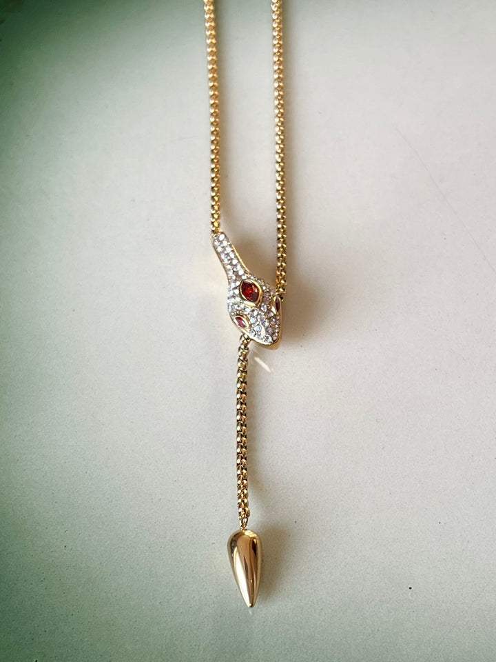 Frøken Dianas Salonger Halskjede Crystal Snake krystaller Slange rustfritt stål gullforgylt anheng- y-form