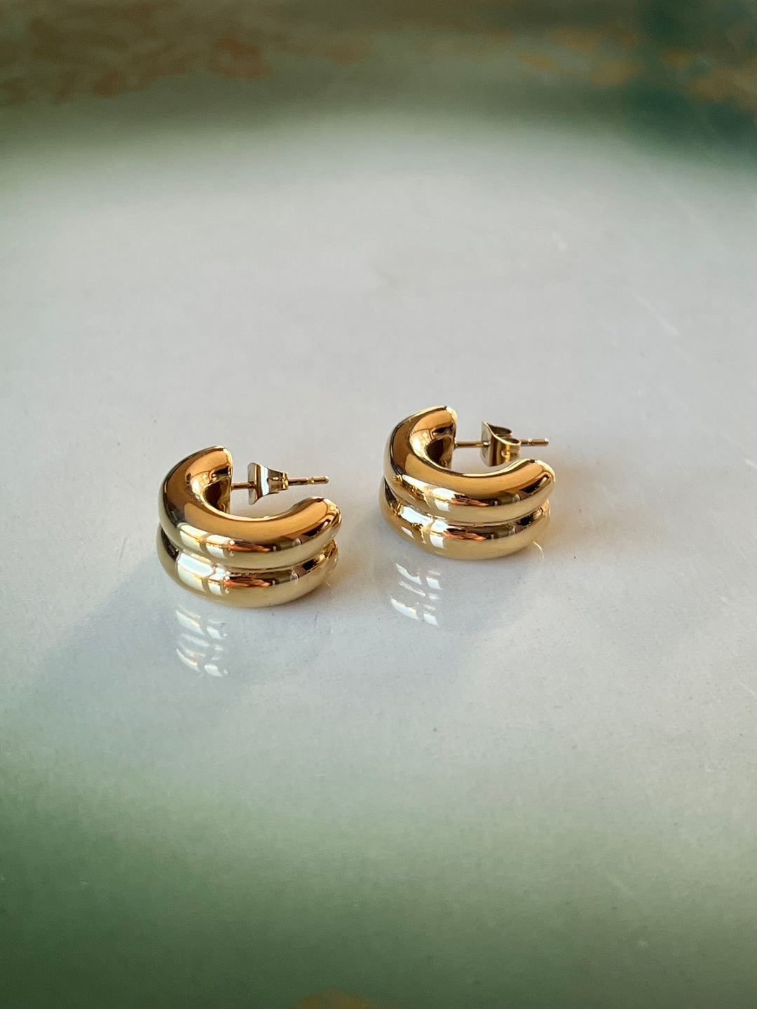 Frøken Dianas Salonger Duo hoops chunky rustfritt stål gullforgylt øreringer