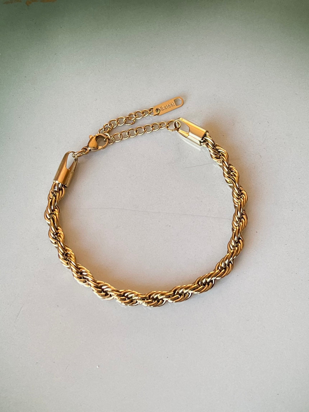 Frøken Dianas Salonger Rope Armbånd Tvunnet Rustfritt stål Gullforgylt Vintageinspirert