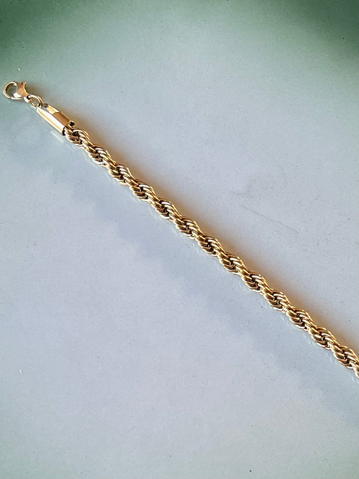 Frøken Dianas Salonger Rope Armbånd Tvunnet Rustfritt stål Gullforgylt Vintageinspirert