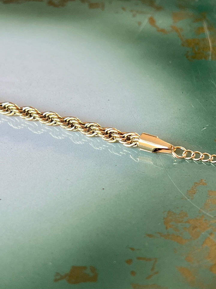 Frøken Dianas Salonger Rope Armbånd Tvunnet Rustfritt stål Gullforgylt Vintageinspirert