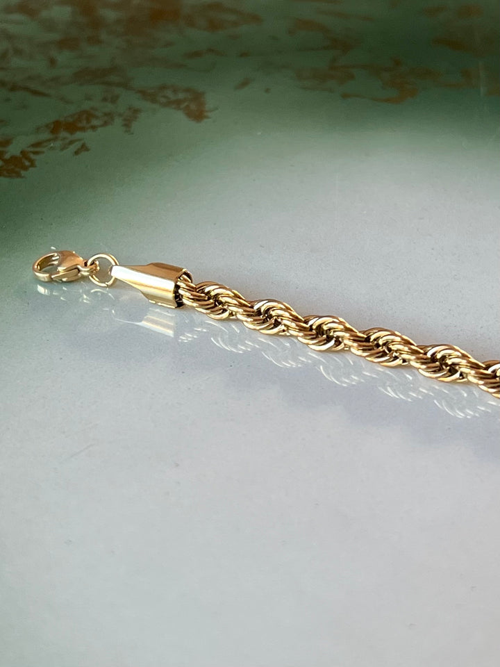 Frøken Dianas Salonger Rope Armbånd Tvunnet Rustfritt stål Gullforgylt Vintageinspirert