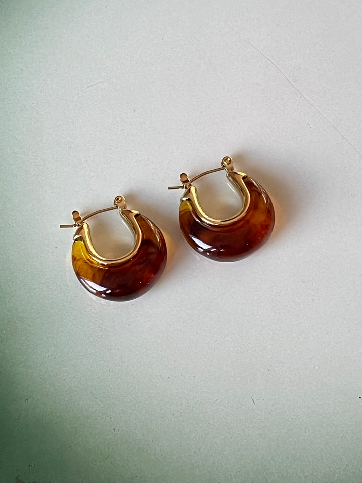 Frøken Dianas Salonger Marbled drops hoops amber brun