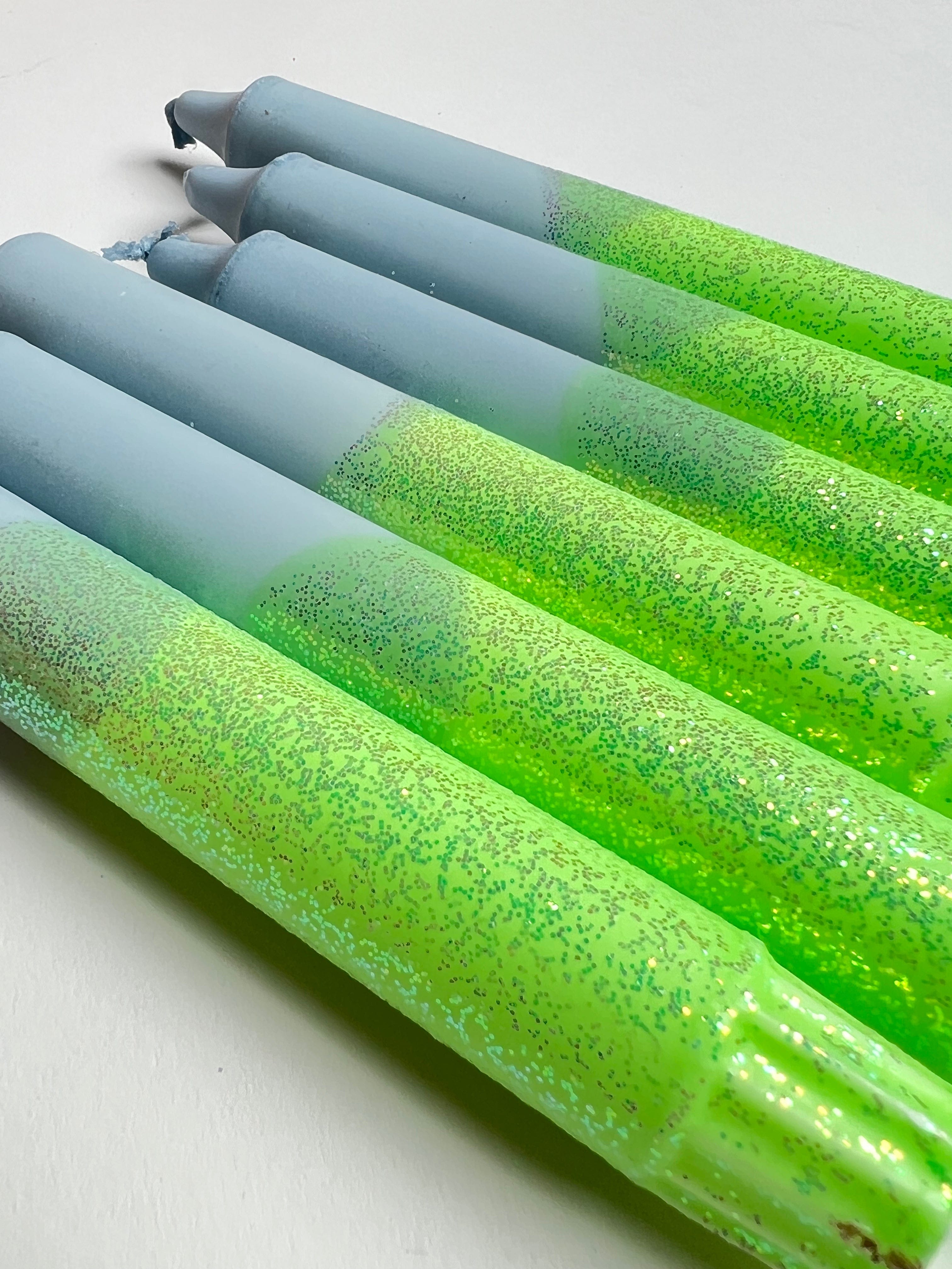 Ahne light stearinlys Stearinlys Ahne Light - grønn glitter/blå