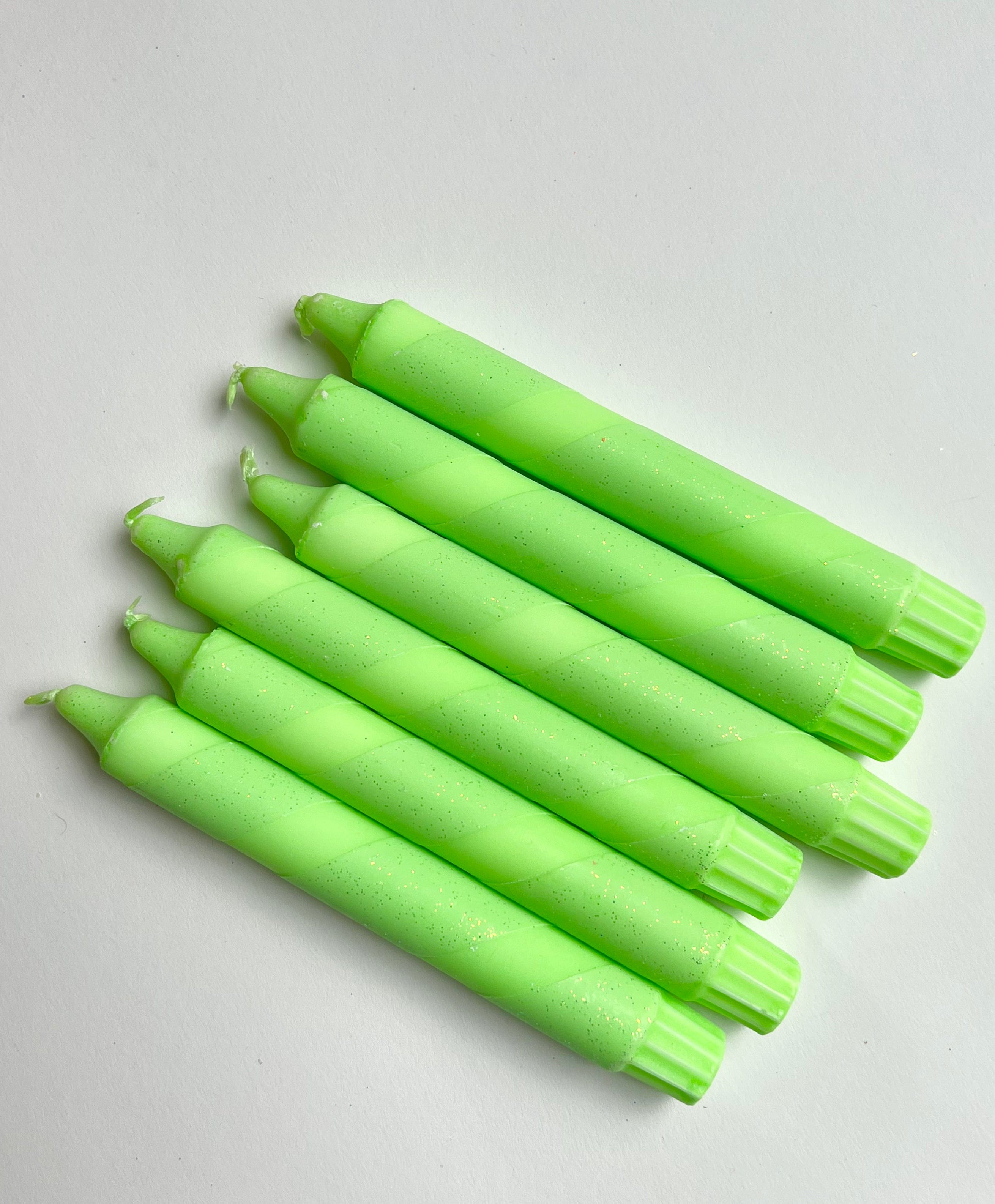 Ahne light stearinlys Stearinlys Ahne Light - limegrønn glitter med snurr