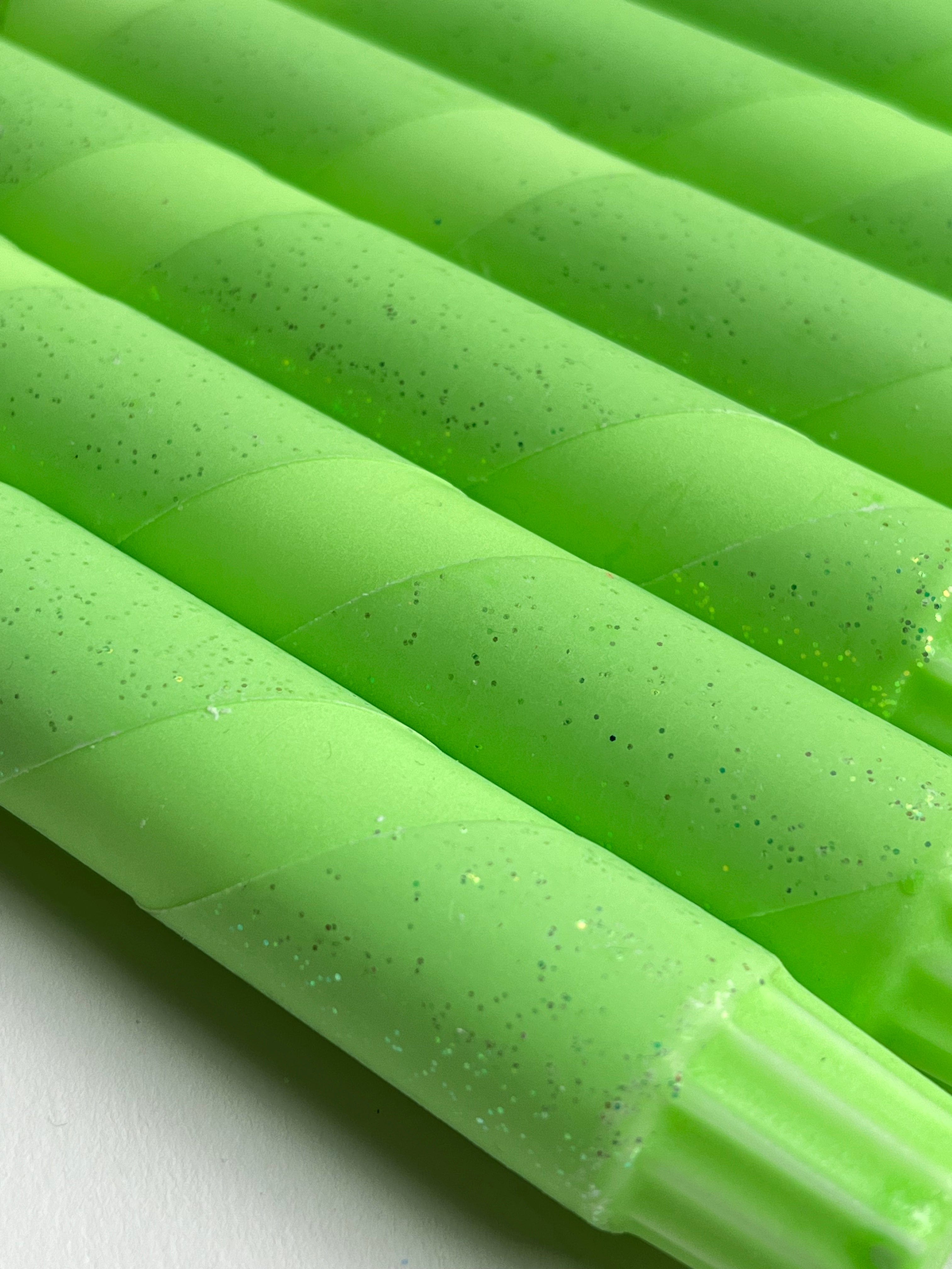 Ahne light stearinlys Stearinlys Ahne Light - limegrønn glitter med snurr