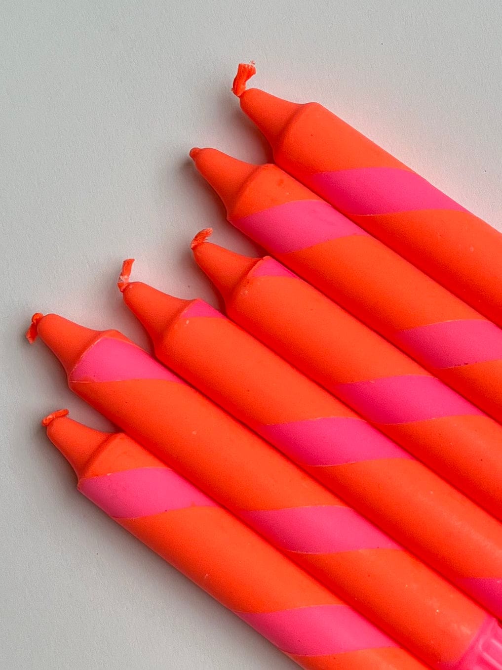 Ahne light stearinlys Stearinlys Ahne Light - oransje/rosa med snurr