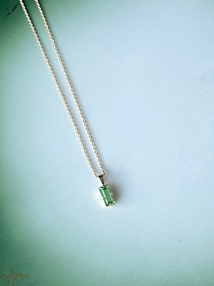 Caroline Svedbom halskjeder Baguette necklace - peridot