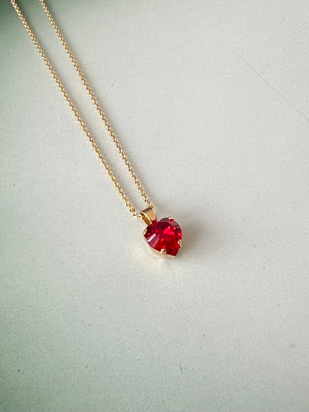 Caroline Svedbom halskjeder Heart necklace - light siam