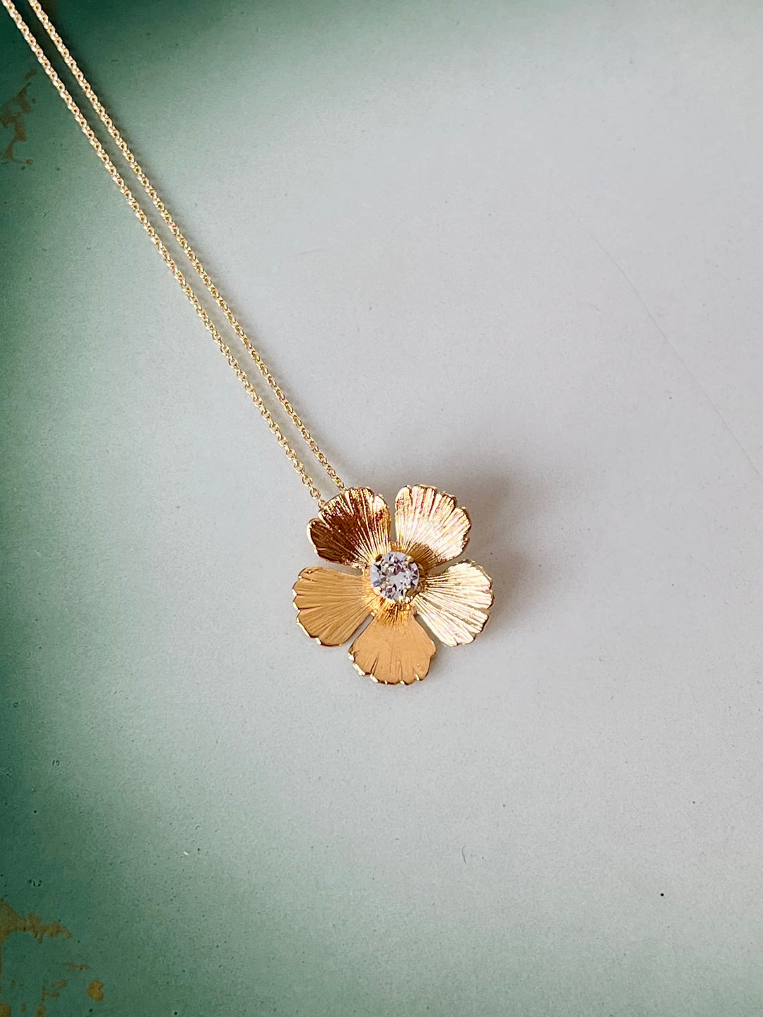 Caroline Svedbom halskjeder Mini anemone necklace - crystal